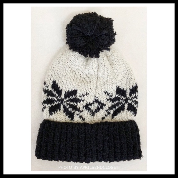 FREE PEOPLE BLACK BOHO POM POM BEANIE HAT A2C - Picture 7 of 8